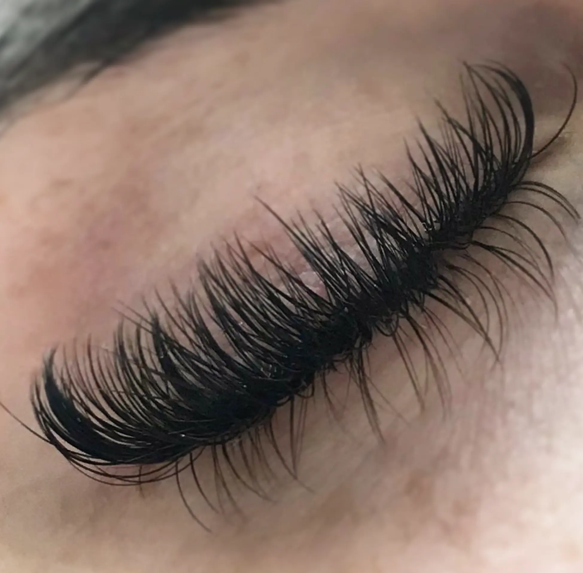 Mobreed | What to ask for if you want natural looking lash extensions? natural looking lash extensions