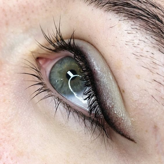 Mobreed | Understanding Eyeliner Tattoo Pain: Your Complete Guide